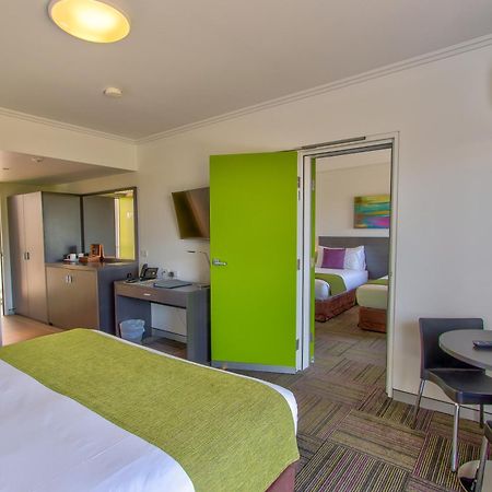 Mackay Oceanside Central Hotel Official Bagian luar foto