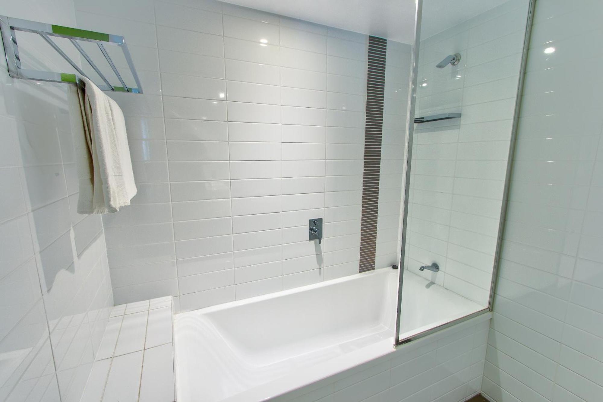 Mackay Oceanside Central Hotel Official Bagian luar foto