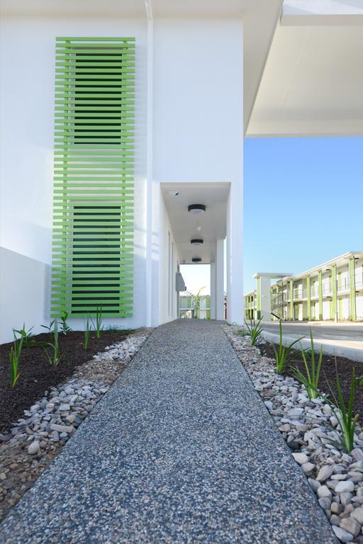Mackay Oceanside Central Hotel Official Bagian luar foto