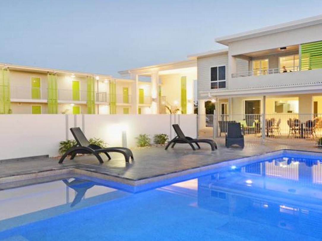 Mackay Oceanside Central Hotel Official Bagian luar foto