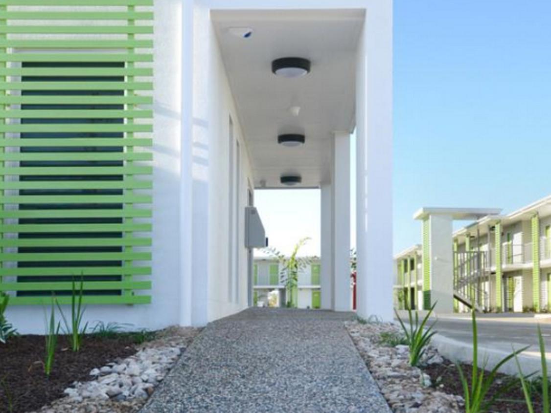 Mackay Oceanside Central Hotel Official Bagian luar foto