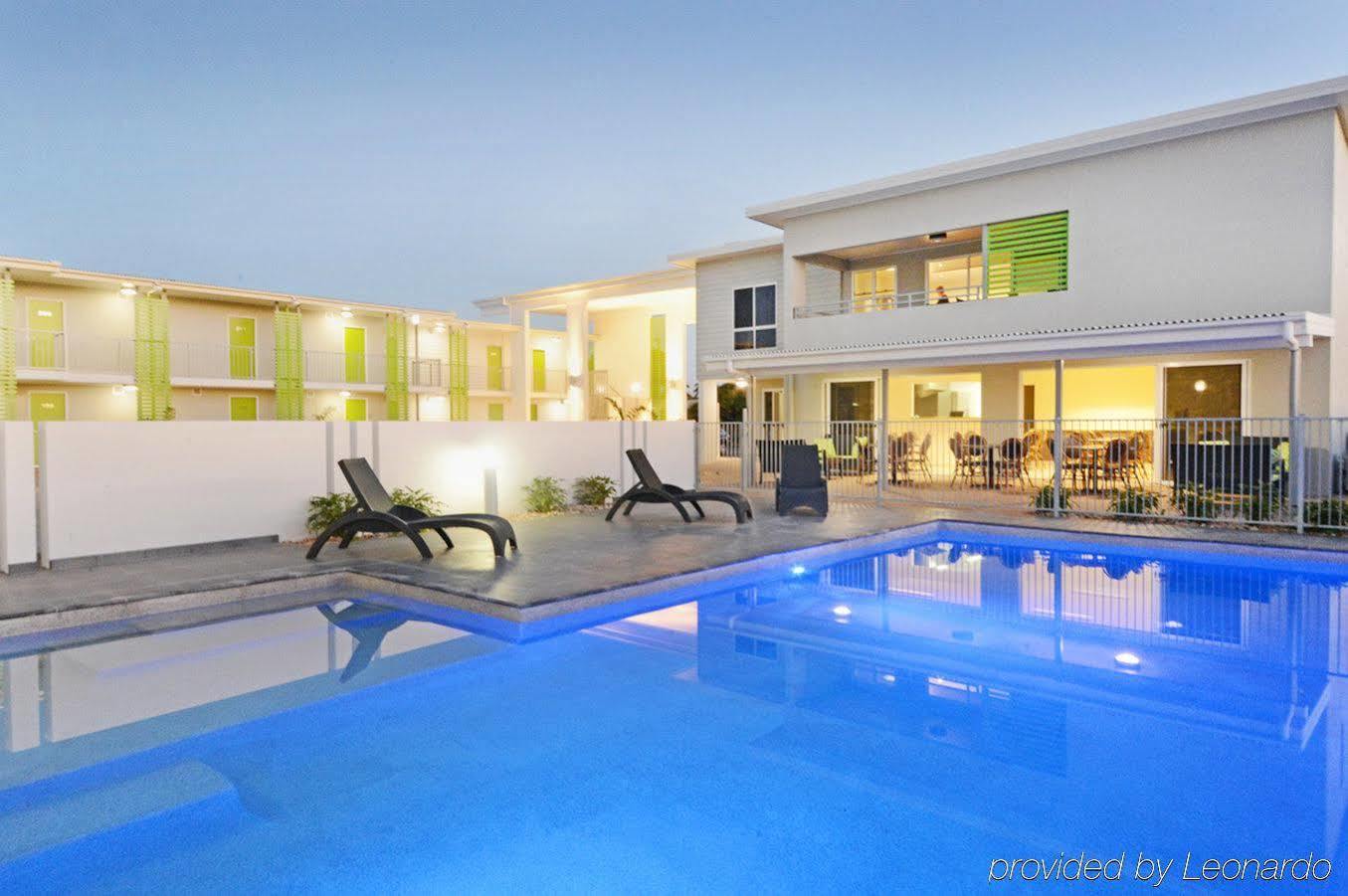Mackay Oceanside Central Hotel Official Bagian luar foto