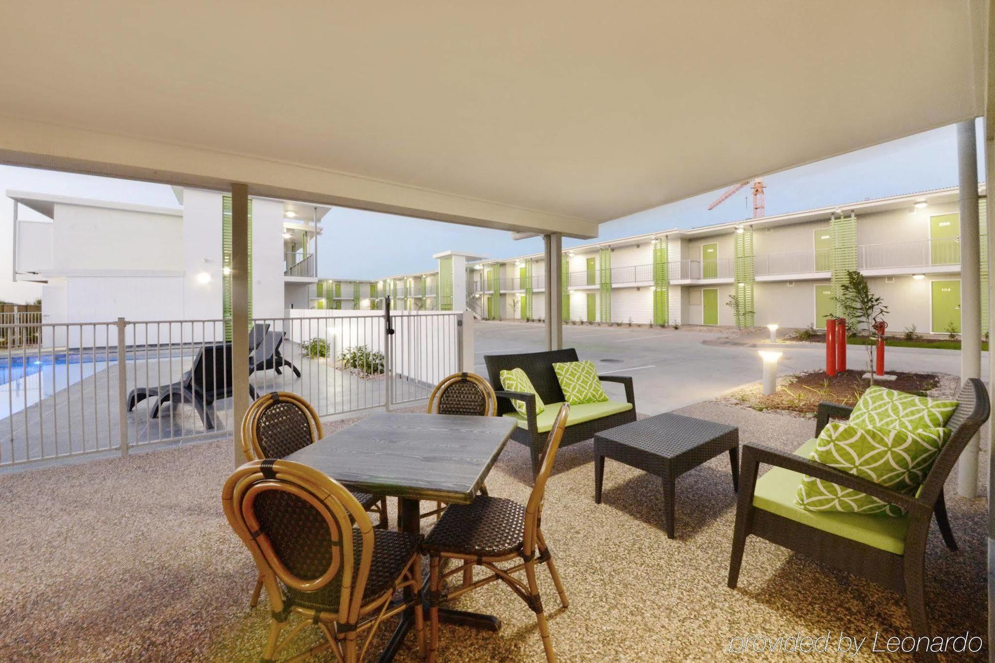 Mackay Oceanside Central Hotel Official Bagian luar foto