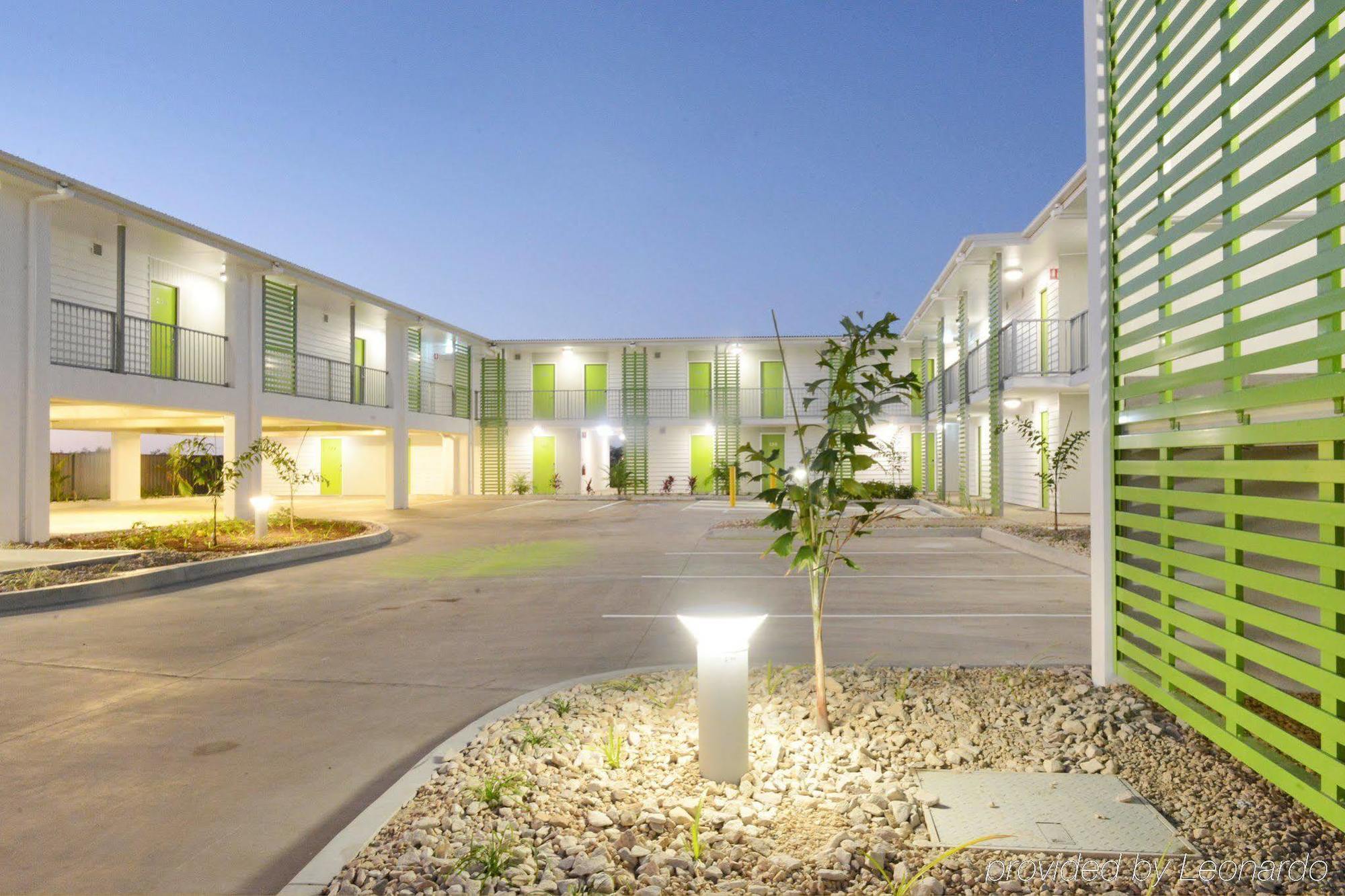 Mackay Oceanside Central Hotel Official Bagian luar foto