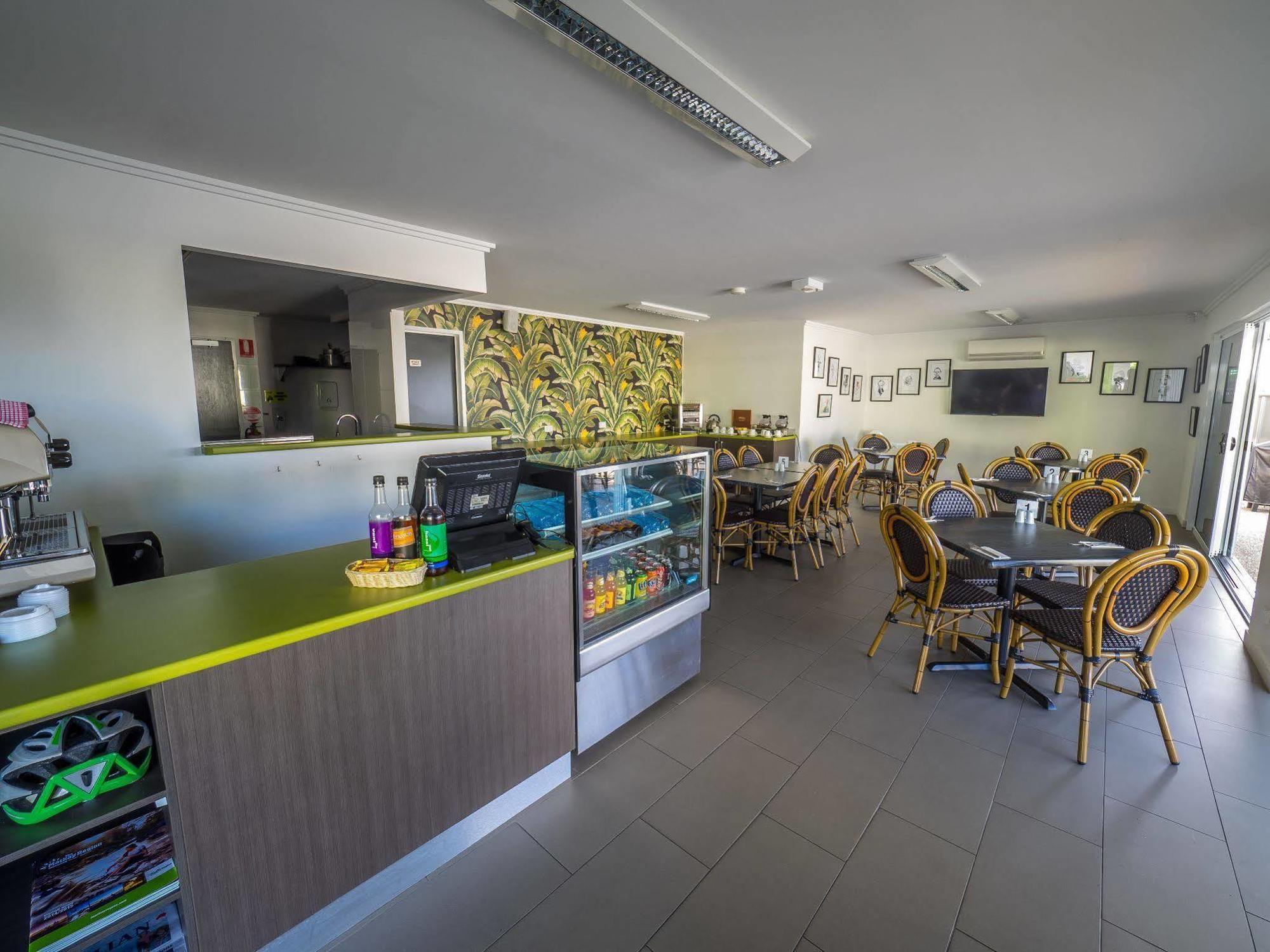 Mackay Oceanside Central Hotel Official Bagian luar foto
