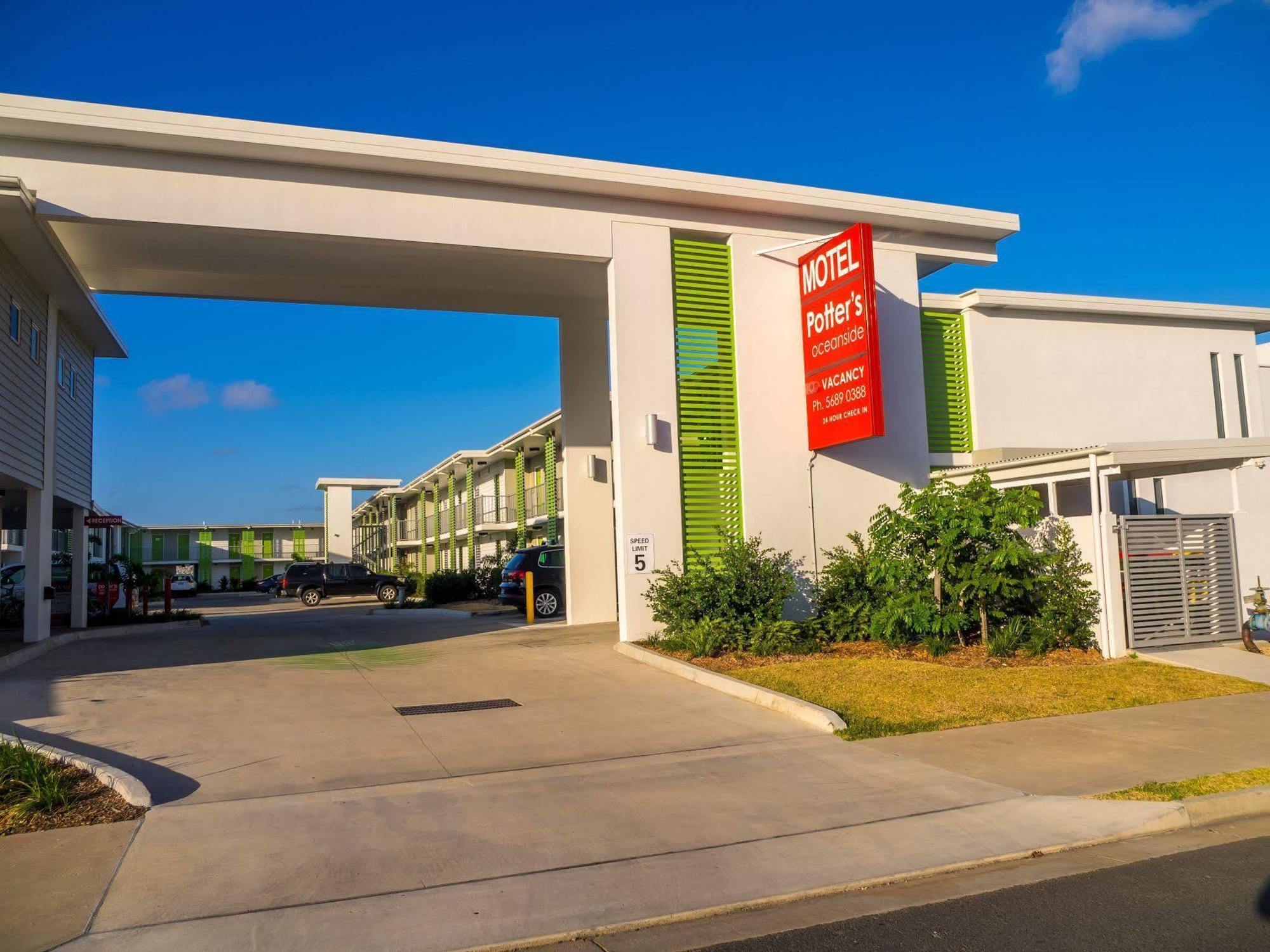 Mackay Oceanside Central Hotel Official Bagian luar foto