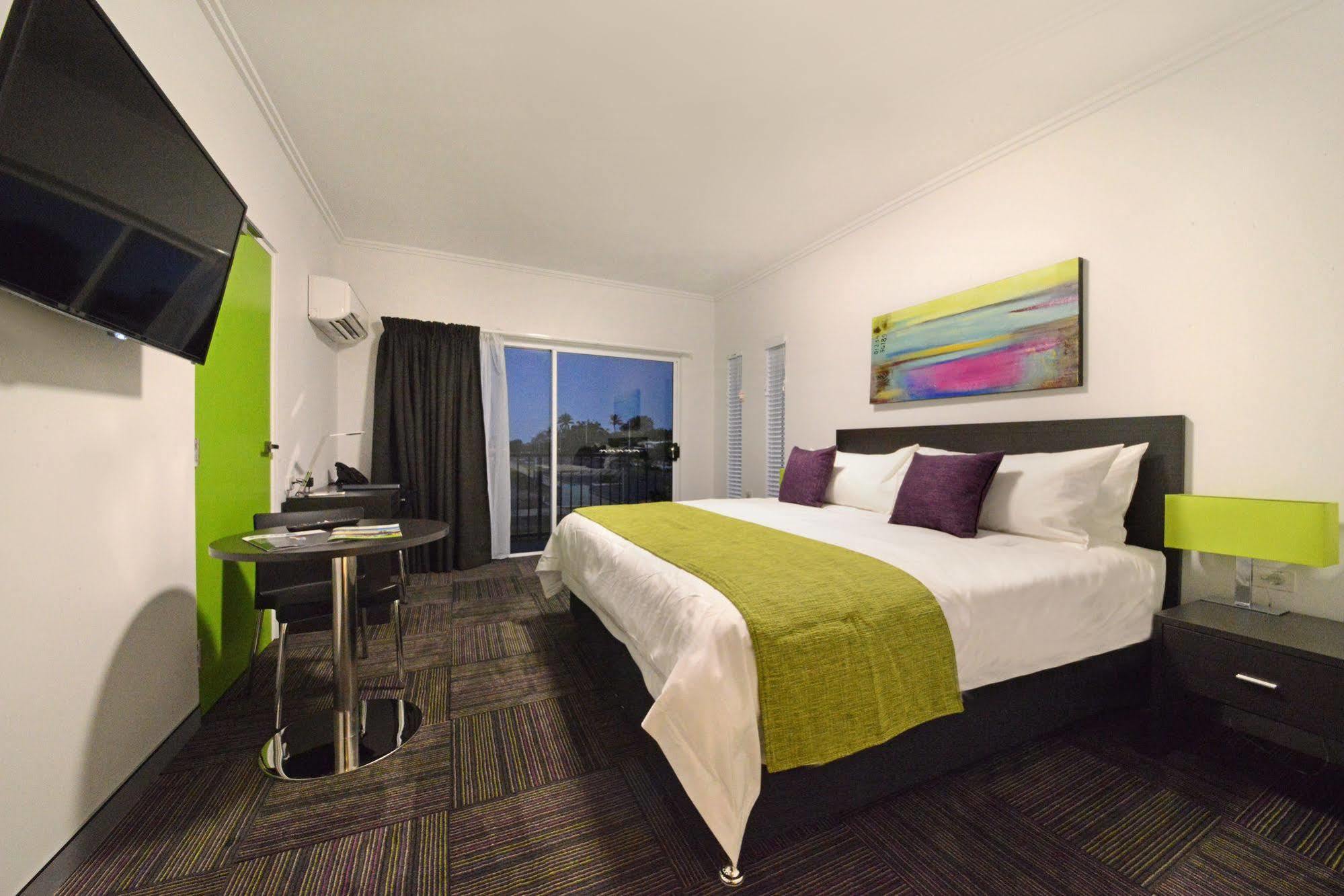 Mackay Oceanside Central Hotel Official Bagian luar foto