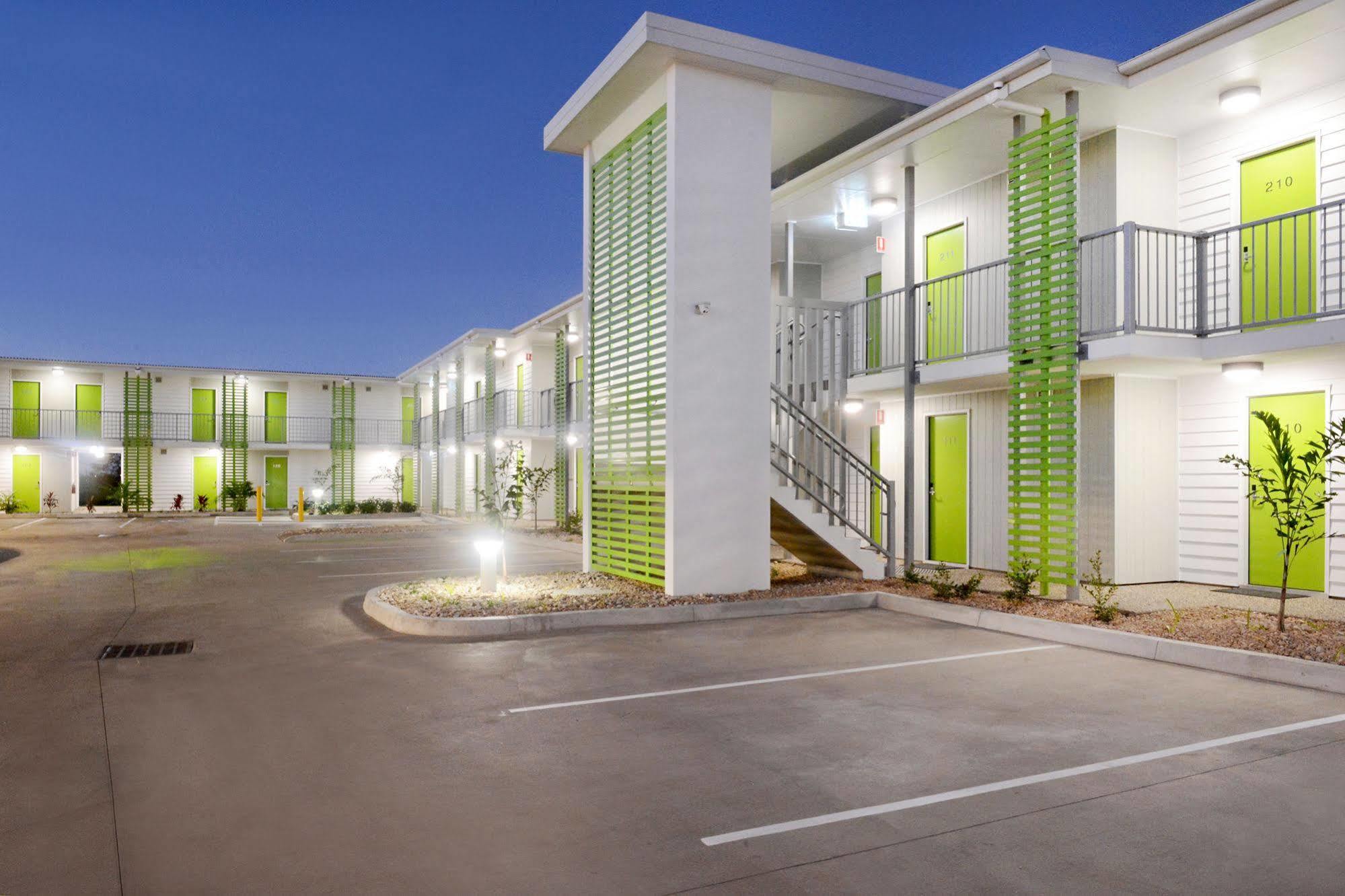 Mackay Oceanside Central Hotel Official Bagian luar foto