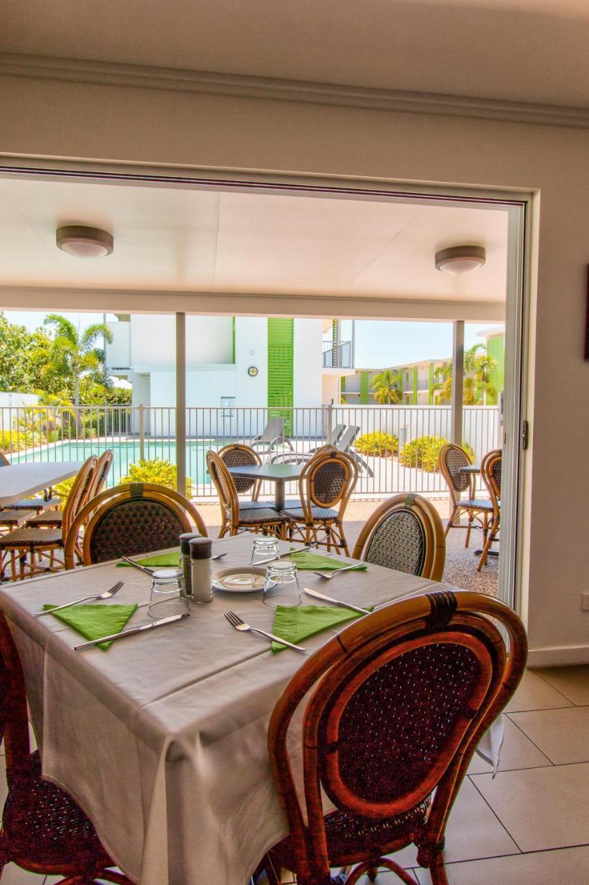 Mackay Oceanside Central Hotel Official Bagian luar foto