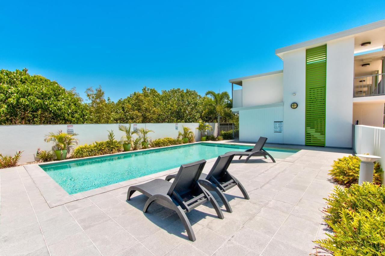 Mackay Oceanside Central Hotel Official Bagian luar foto