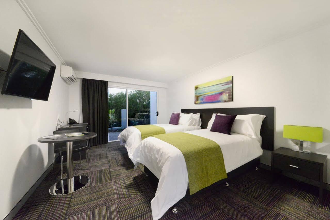 Mackay Oceanside Central Hotel Official Bagian luar foto