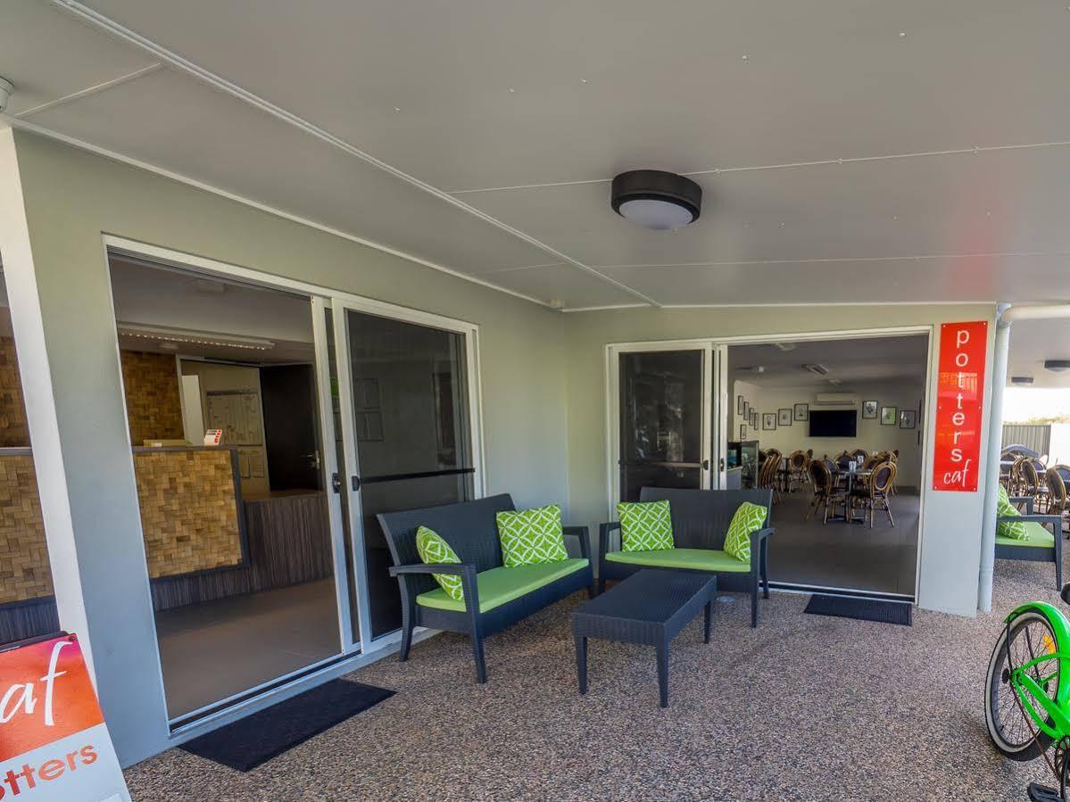 Mackay Oceanside Central Hotel Official Bagian luar foto